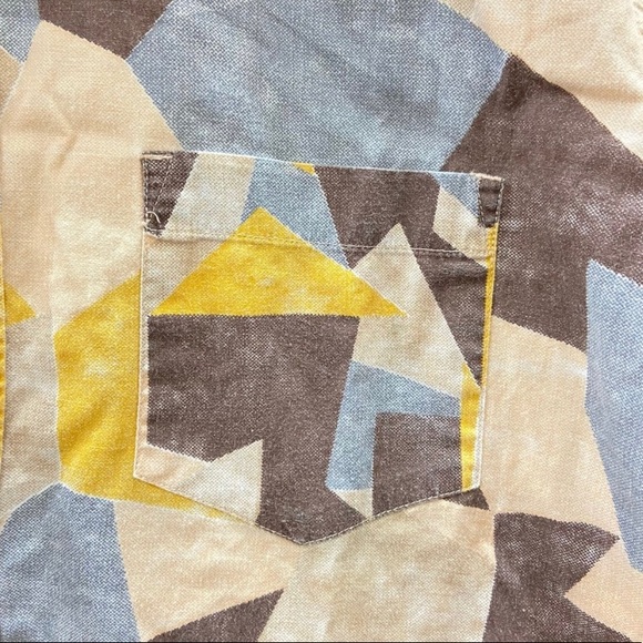 Highlander Collared Geometric Print Button Down Shirt slim fit - Picture 4 of 5